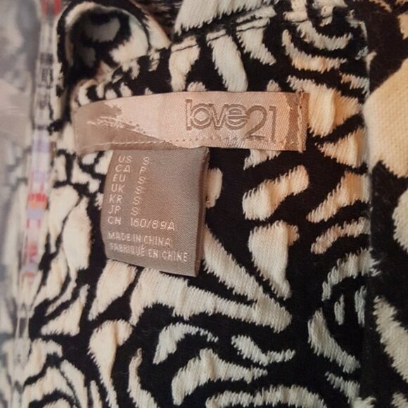 Forever 21 Black & White Floral Dress - Picture 7 of 9